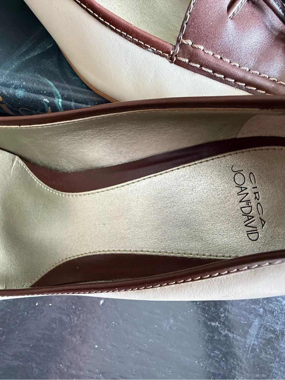 Circa Joan & David CJTRISHA Two Tone Leather Tassel Loafer Pumps Kitten Heel 8M